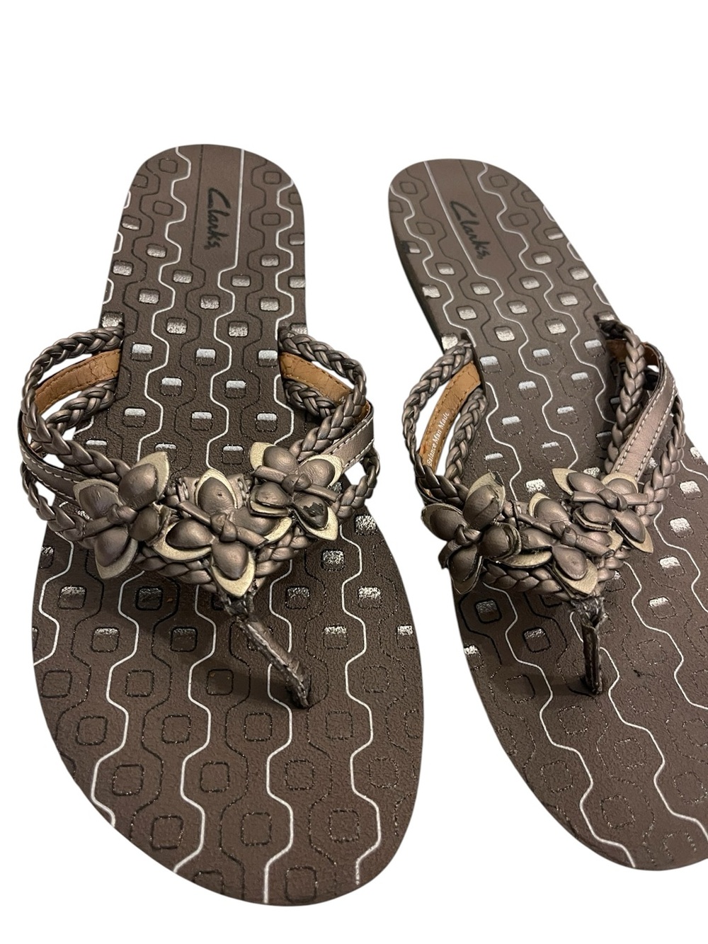 Clarks Women's Floral Braided Thong Sandals - Bronze Flip Flops Shoes - Picture 3 of 5